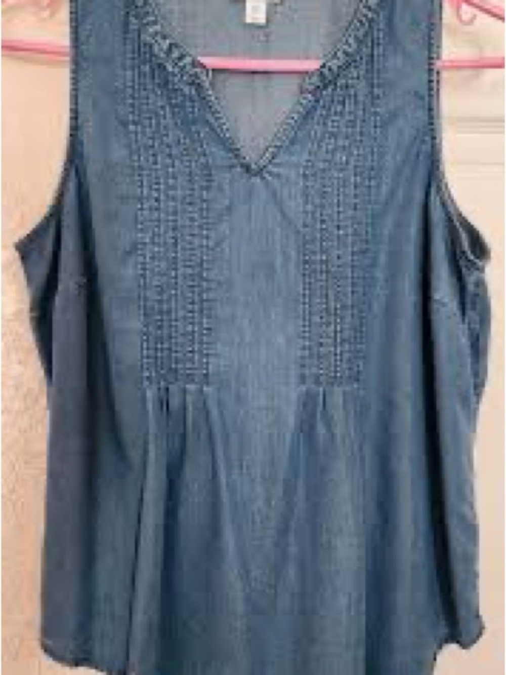 croft & barrow Blue Sleeveless V-Neck Tank with Pintuck Front 281